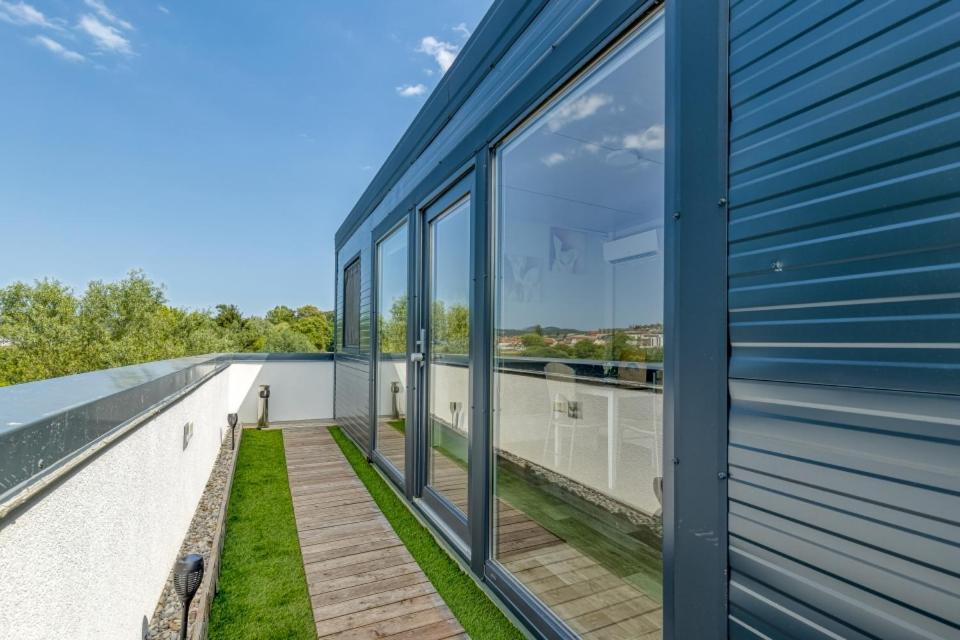 Roof Apartment Art-Pe Trebnje 外观 照片
